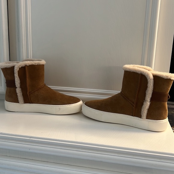 UGG Aika - Picture 2 of 4